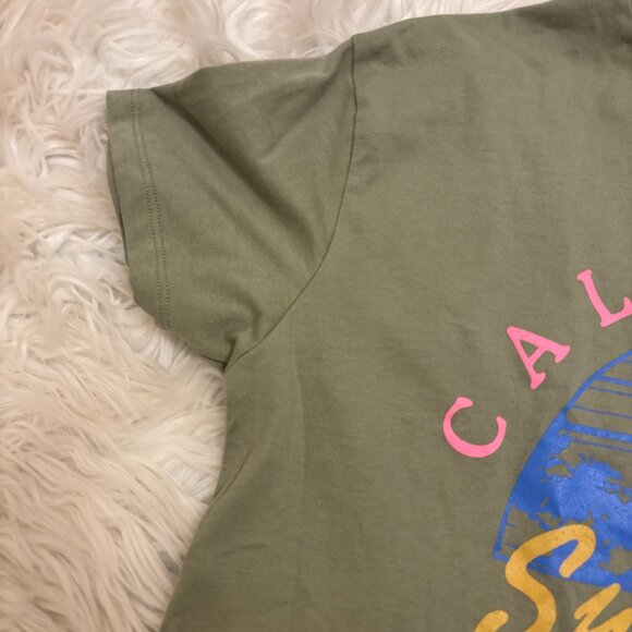 Grayson Threads, The Label Juniors' Surf Club Graphic T-Shirt - Picture 5 of 7